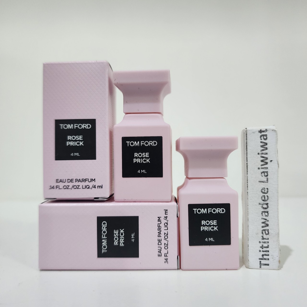 น้ำหอมจิ๋วมินิ Tom Ford Rose Prick EDP 4ml แบบแต้มมีกล่อง ( Mini Perfume น้ำหอมขนาดพกพา) น้ำหอมจิ๋วมินิ ขวดน่ารัก ตั้งโชว์ก็สวย พกพาก็สะดวก หัวแต้มตามจุดชีพจร