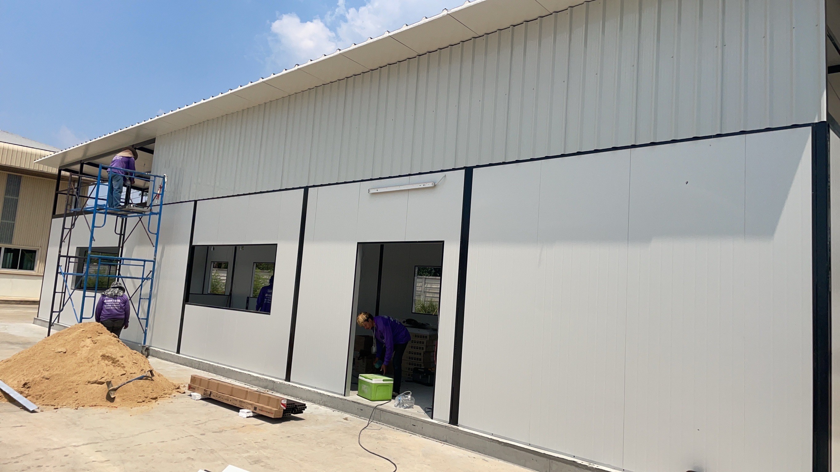 ออฟฟิศสำเร็จรูป บริษัทเหลียงซิ ขนาด5.00x20.00x4.50 เมตร