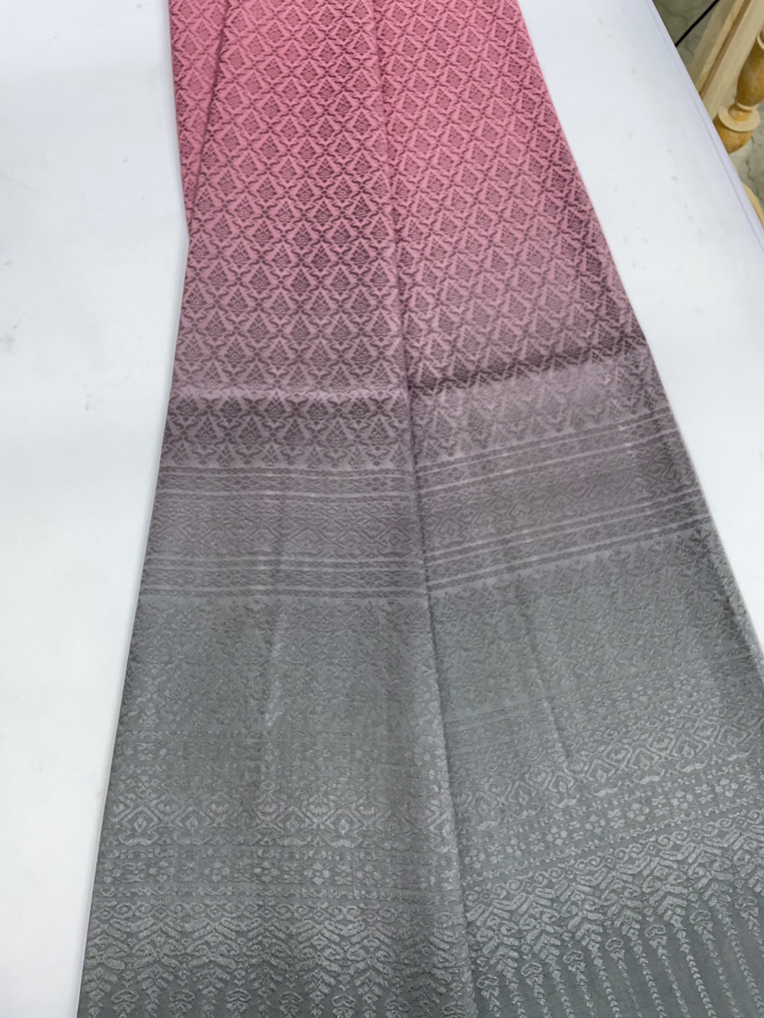 ซิ่น ผ้าไหมยกดอกสุรินทร์ 32ตะกอ ขนาด 1x2เมตร ลายเทพพนม ย้อมสไลด์สีชมพู - สีเทา รหัส N11-TT-0803683