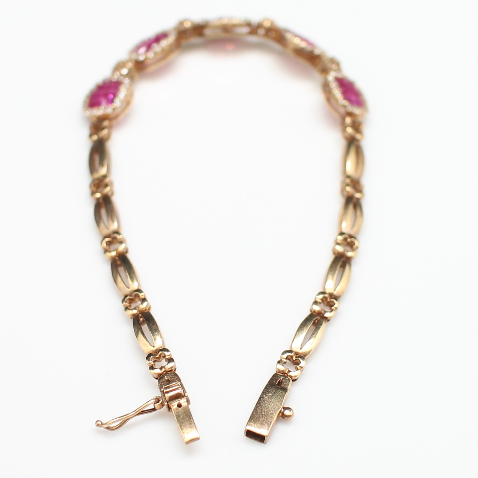 BL25041 สร้อยข้อมือทับทิมเจียรไนล้อมพลอยขาว ทองแท้ 14k นน.รวม 11.8 กรัม ยาว 18 ซม. ทับทิมสีหวานมาก