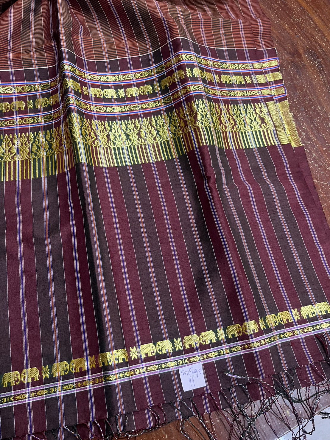 ผ้าขาวม้า ไหมแท้ ยกขิดดิ้นลายช้าง มีชายครุย ขนาด 65X200ซม. รหัส R4E-NY-11