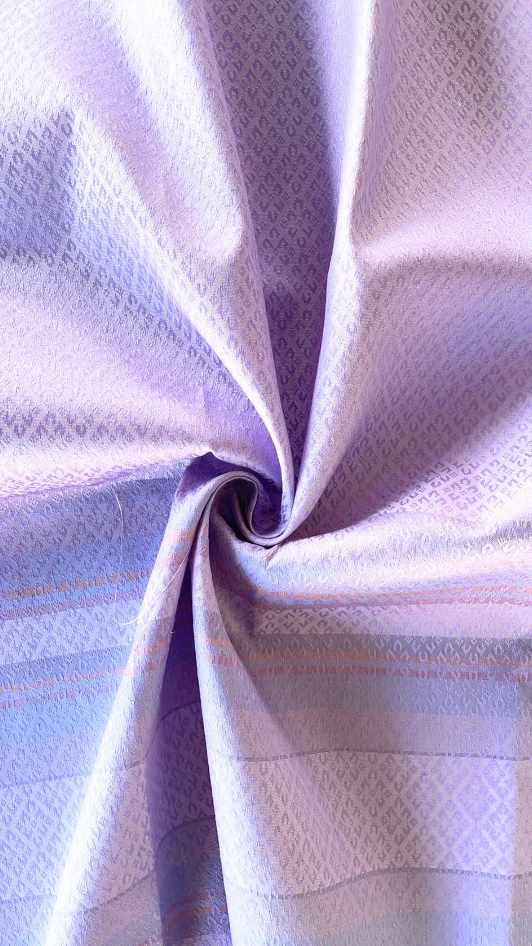 ซิ่น ผ้าไหม ยกดอกมีเชิง ผ้าไหมแท้ ขนาด 1x2หลา สีม่วงเทาอ่อน รหัส B7-NY1012681