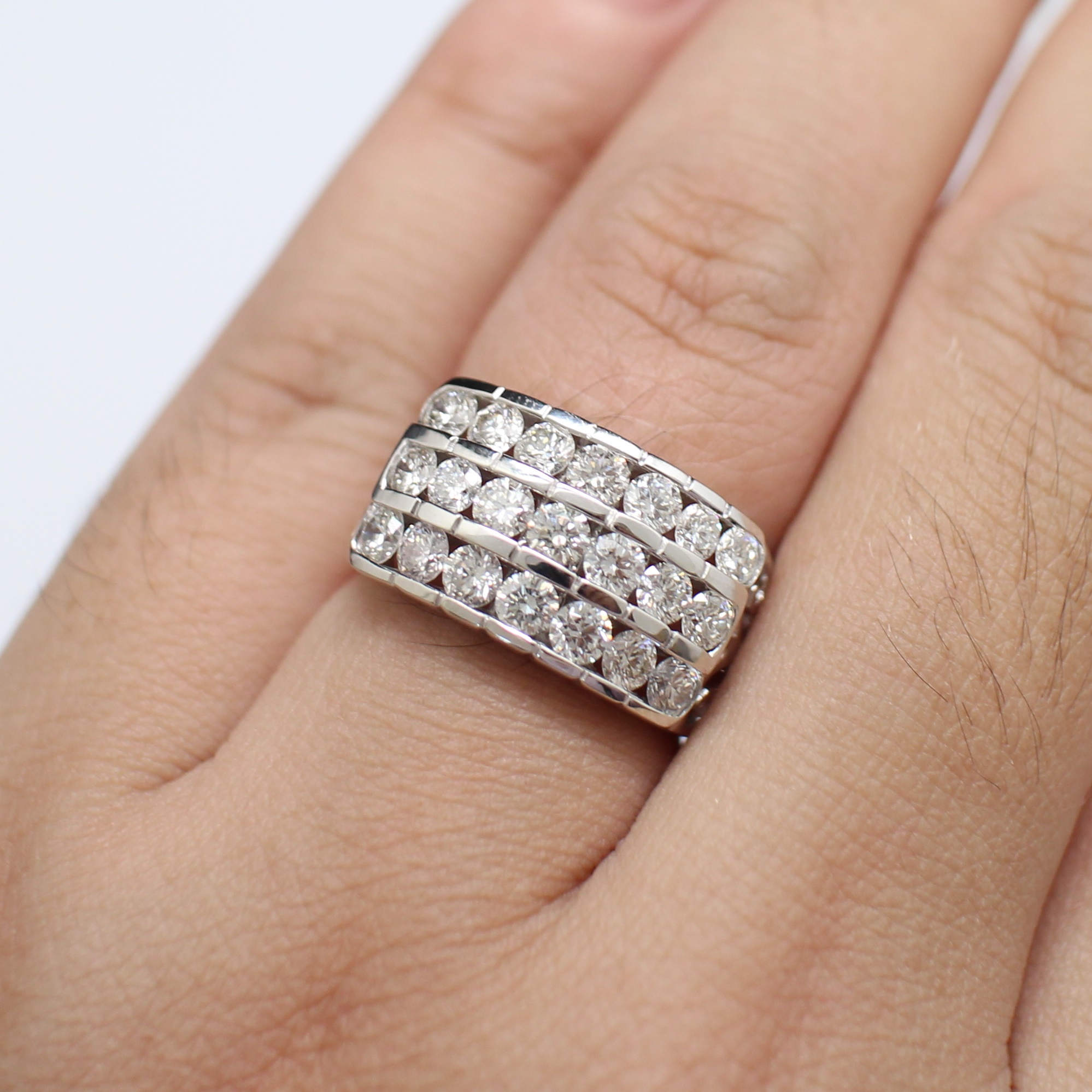 RG250158 แหวนเพชรแถวสามแถว เพชรแท้ 21 เม็ด 2.10 กะรัต ทองแท้ 18k นน.รวม 5.7 กรัม ขนาดแหวน 53