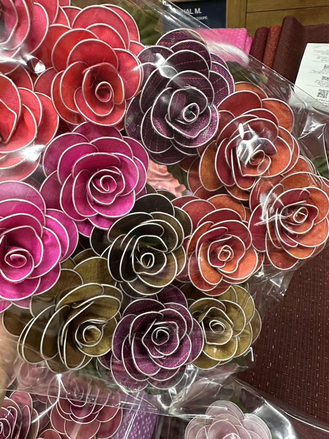 ดอกกุหลาบผ้าไหม (กลัดหน้าอก) แพคโหล (12ชิ้น) คละสี คละลาย GF-ST-1225661