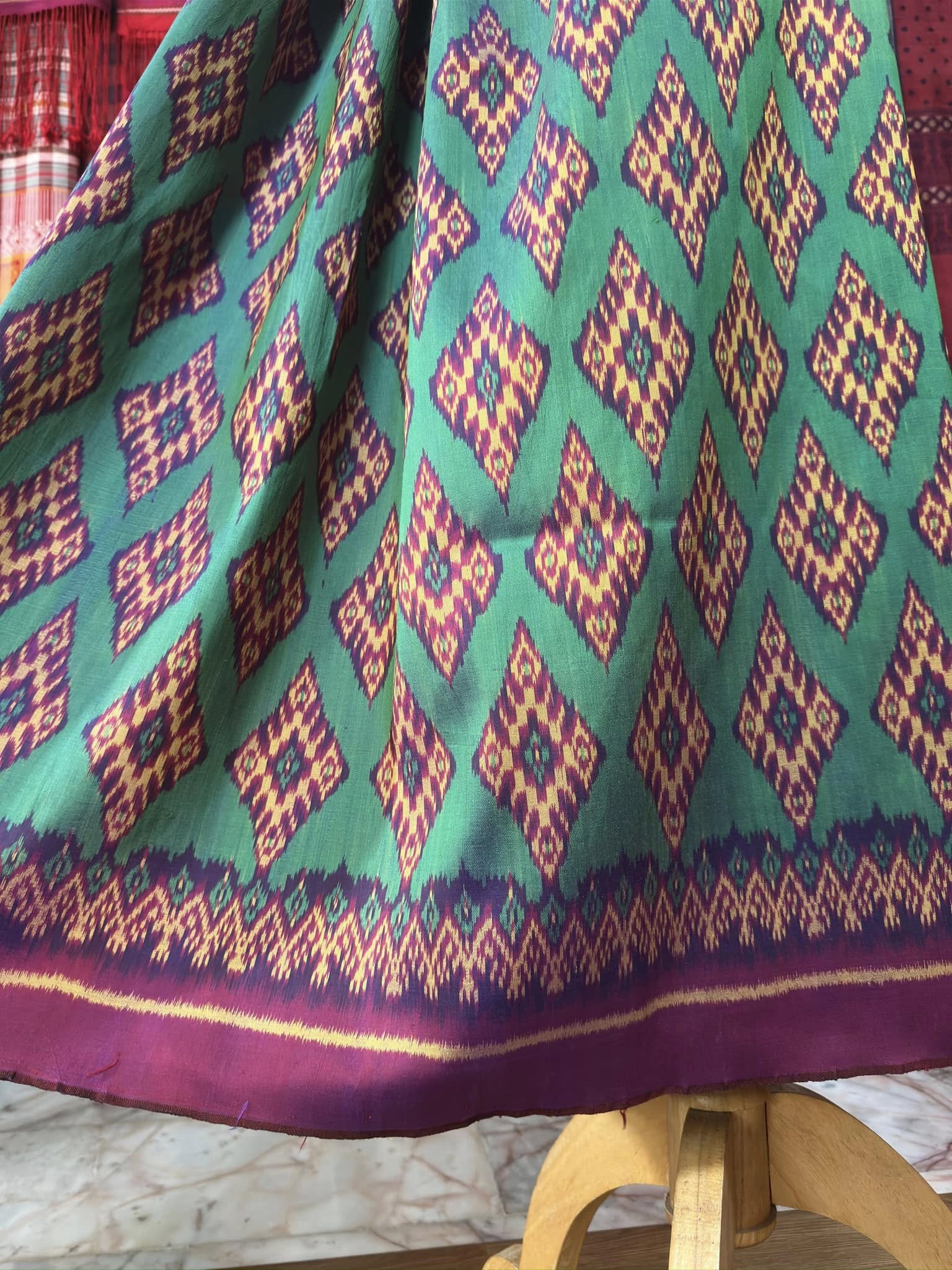 ซิ่น พระตะบอง ผ้าจามทอสามตะกอ ขนาด 114x180ซม สีเขียว รหัส N9-SIL-AJ20