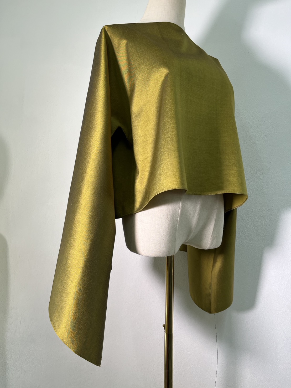 แบบตัด เสื้อผ้าไหม (ไม่รวมผ้า) ตามแบบ รหัส CUT-ARW-1121671