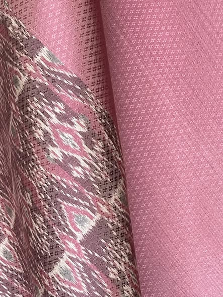 (ผ้าชุด)ผ้าไหมมัดหมี่สุรินทร์ ขนาด 1x4 เมตร (ผ้าลาย 2เมตร+สีพื้น 2เมตร) พื้นสีชมพูม่วง รหัส L8A-MD-1120682