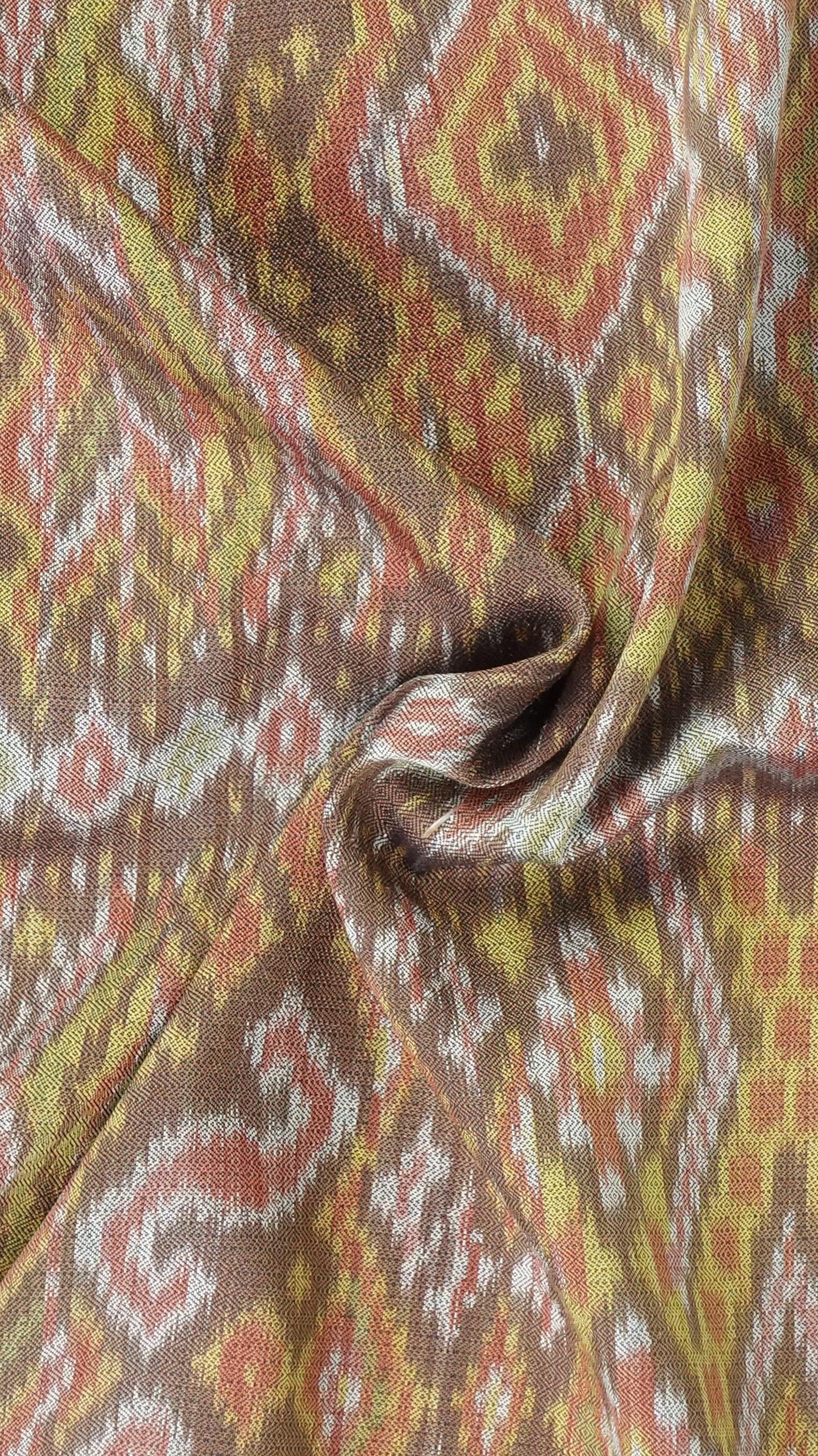 ซิ่น ผ้าไหมมัดหมี่ สีธรรมชาติ 3ตะกอ ทอเหยียบเหาะ มีหน้านาง ชายครุย ขนาด1x2เมตร ลายรวม19ลายโบราณ สีน้ำตาล รหัส M3P-33-0224684