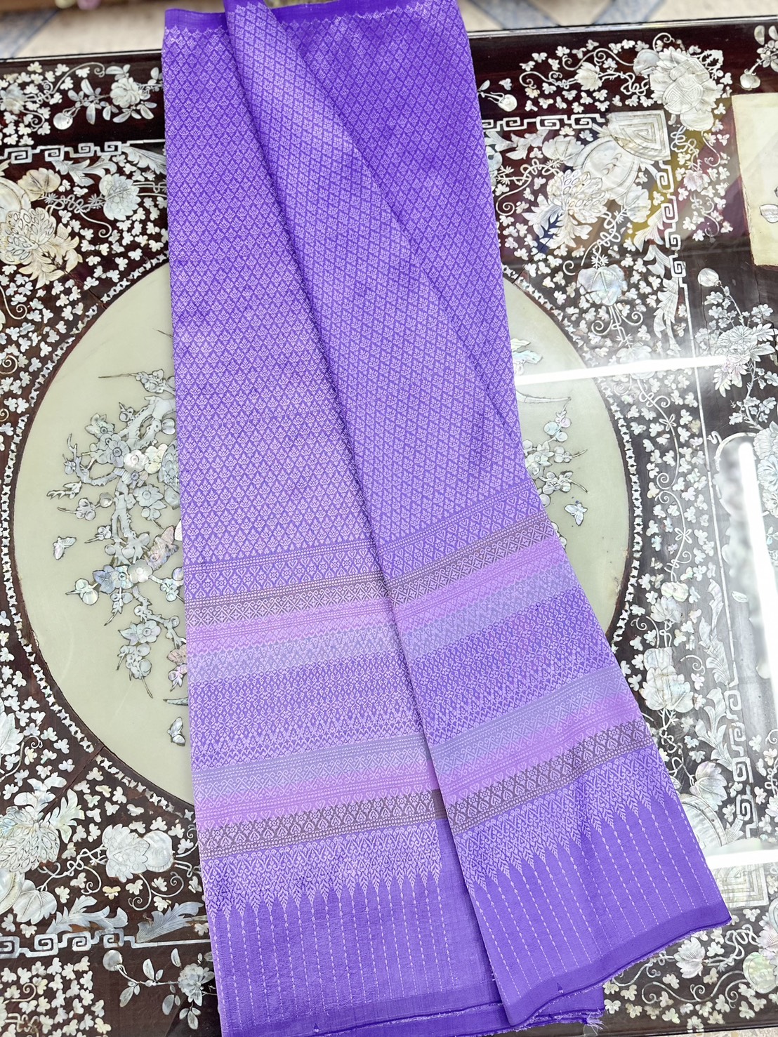 ซิ่น ผ้าไหมยกสุรินทร์ ไหมแท้ 32ตะกอ ขนาด 1x2เมตร พื้นสีม่วง N11-ST-0310681