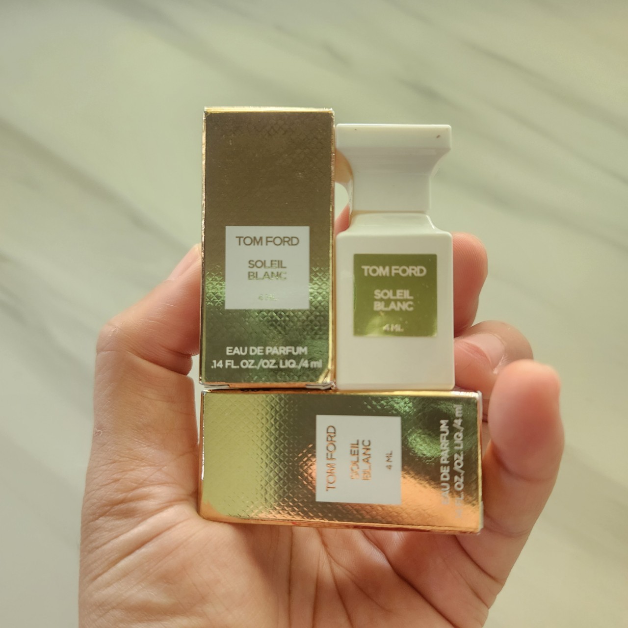 น้ำหอมจิ๋วมินิ Tom Ford Soleil Blanc EDP 4ml แบบแต้มมีกล่อง ( Mini Perfume น้ำหอมขนาดพกพา) น้ำหอมจิ๋วมินิ ขวดน่ารัก ตั้งโชว์ก็สวย พกพาก็สะดวก หัวแต้มตามจุดชีพจร