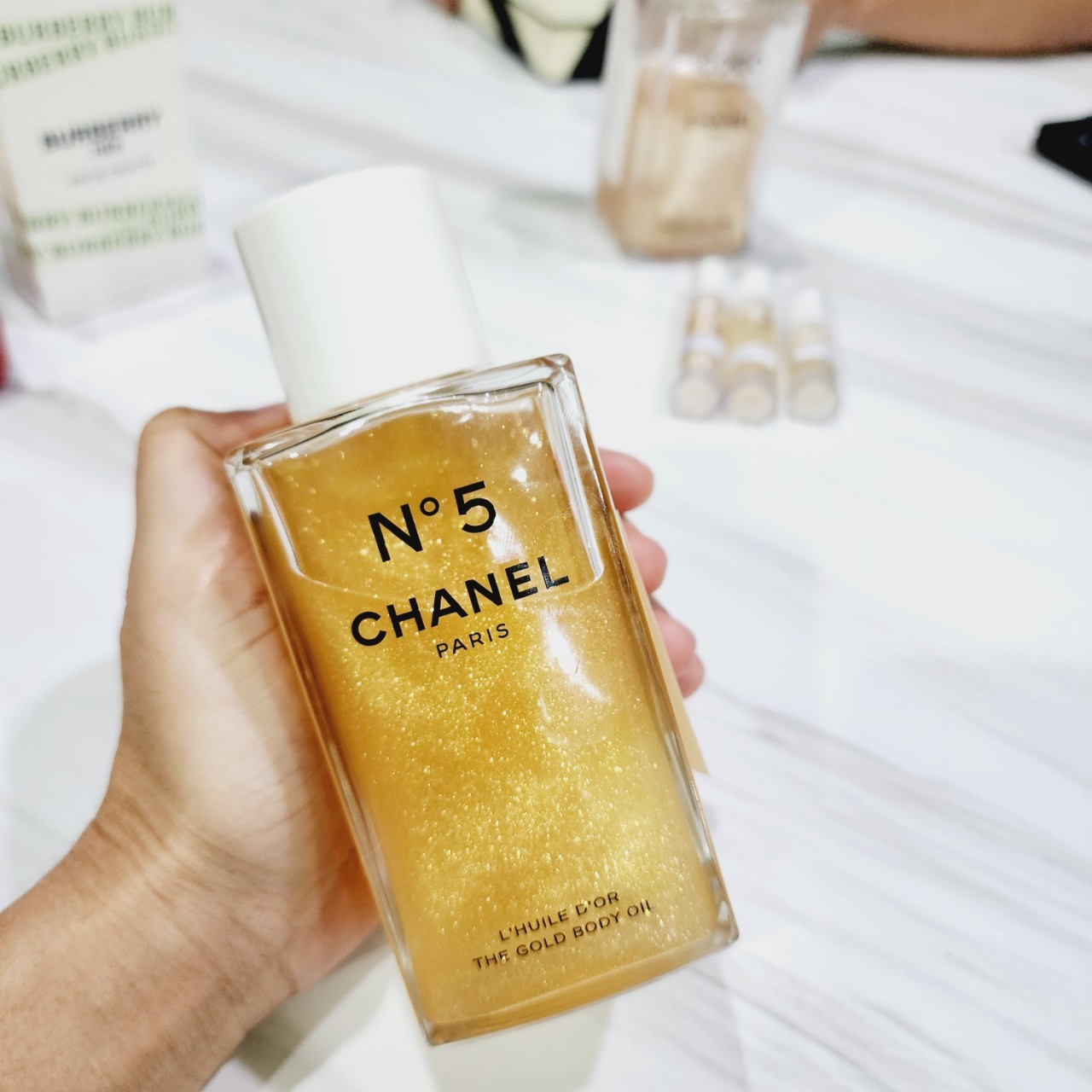 น้ำหอมแท้แบ่งขาย CHANEL N°5 GOLD BODY OIL ออยล์บำรุงผิวกายผสมชิมเมอร์สีทอง 💦แบ่ง 💕Travel Size แบบทดลอง