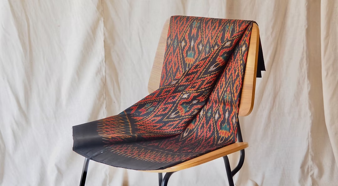 ซิ่น ผ้าไหมมัดหมี่ ไหมบ้าน ขนาด 1x2หลา พื้นสีดำ รหัส CISP-CT-103089