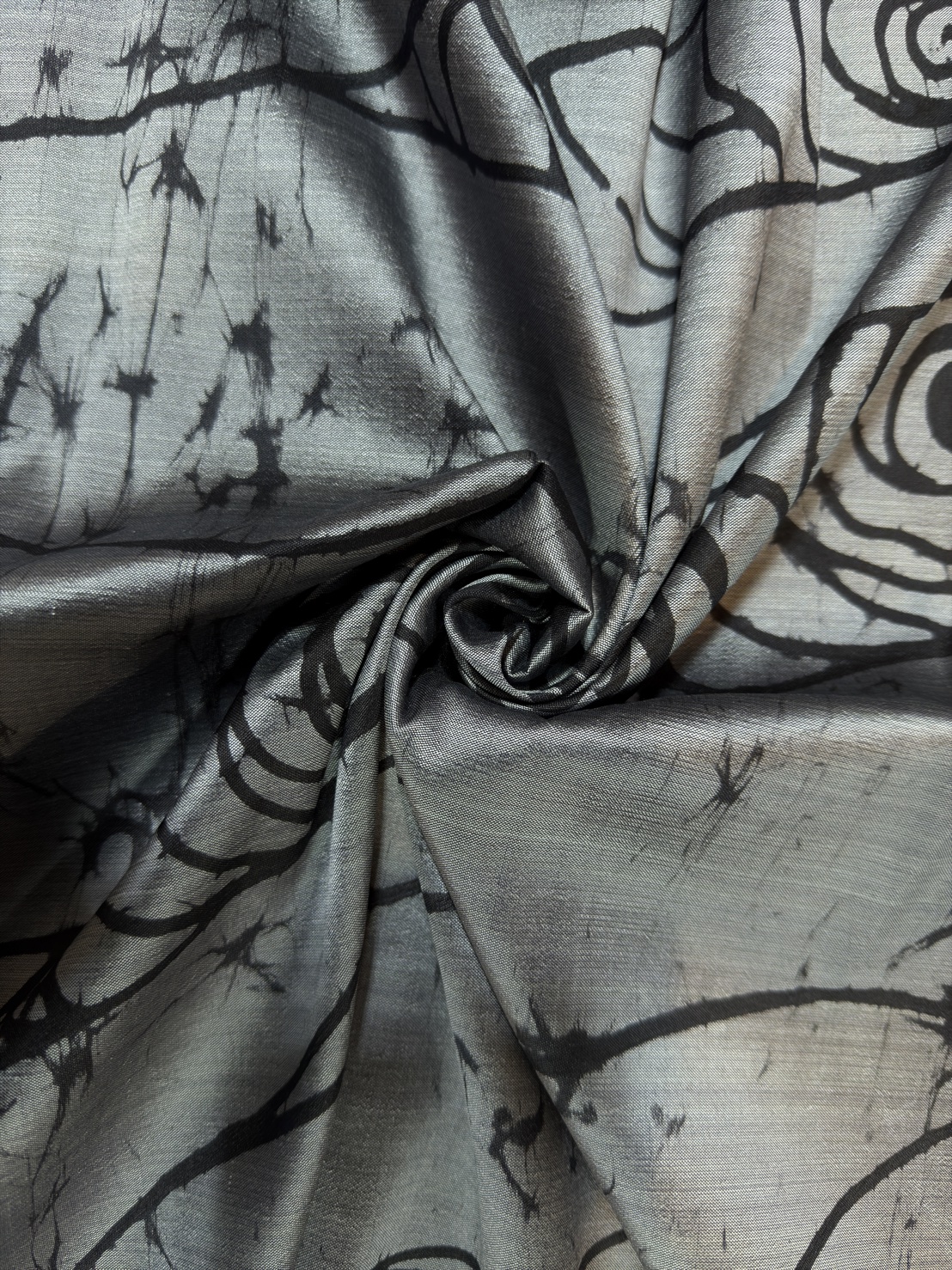 ผ้าไหมทอมือบาติก สีเทาเงิน ราคาต่อเมตร รหัส A11-Kaya-1204681
