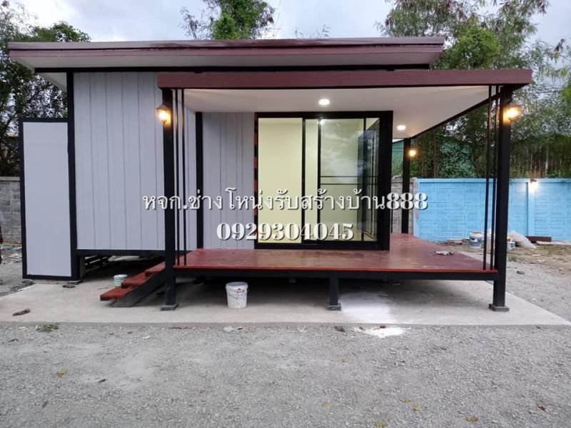 ขนาด 3x7 หนึ่งห้องนอนหนึ่งห้องน้ำ มีระเบียงด้านหน้าและระเบียงด้านหลัง