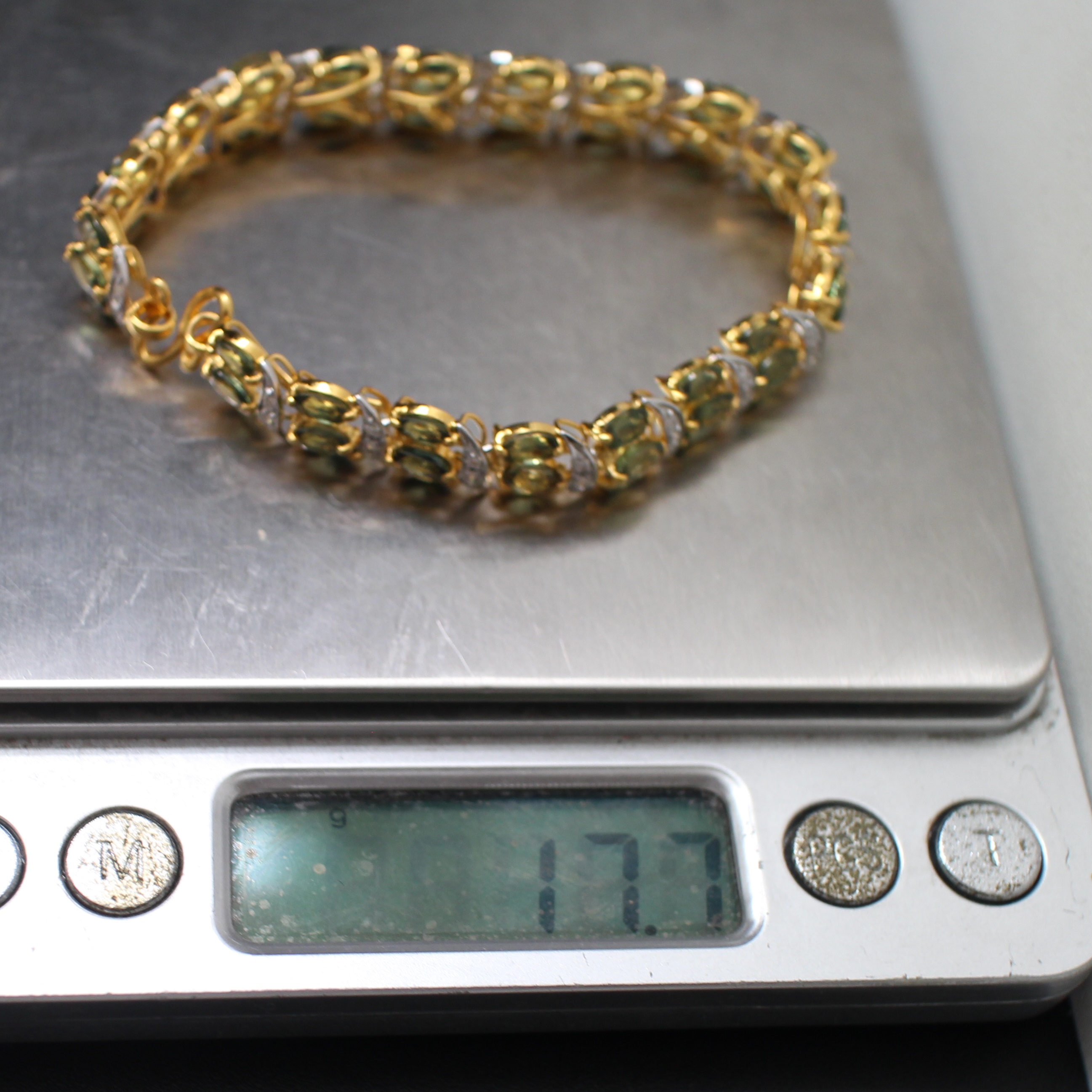 BL25095 สร้อยข้อมือเขียวส่องคั่นเพชร เพชรแท้ 0.57 กะรัต ทองแท้ 90% นน.รวม 17.7 ซม. ยาว 18 ซม.