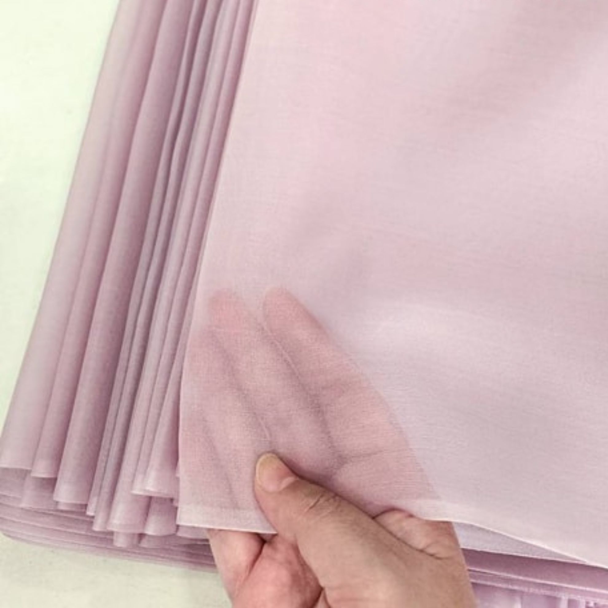 ผ้าไหมแก้ว ไหมแท้ 100% เนื้อโปร่งบางเบา สีชมพูกะปิ ตัดขายตามความยาวหลา รหัส C1-115-26