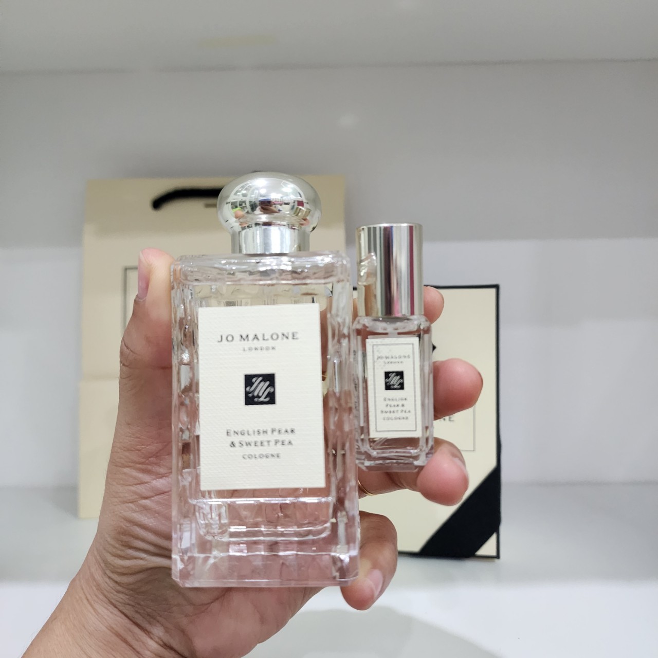 น้ำหอมจิ๋วมินิ Jo Malone English Pear & Sweet Pea 9ml แบบสเปรย์ป้ายไทย ( Mini Perfume น้ำหอมขนาดพกพา) น้ำหอมจิ๋วมินิแบบทดลองแบบสเปรย์ พกพาก็สะดวกใช้ฉีดตามจุดชีพจร