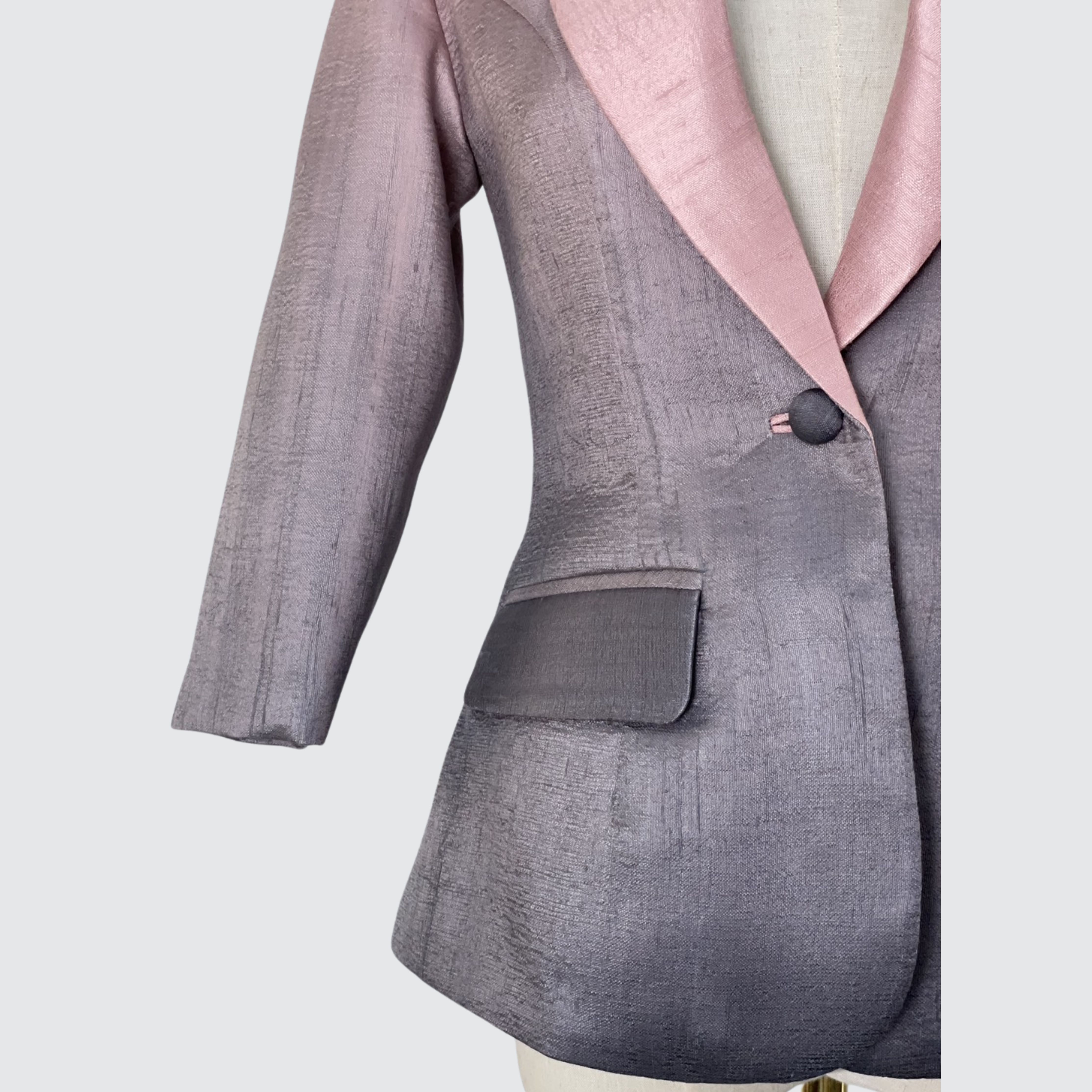 สูทหญิงแขนสามส่วน ตัดเย็บจากผ้าไหมลืบสไลด์สี ไหมแท้ 100% | ตัดเย็บตามรูปร่าง | เลือกผ้า ส่งไซส์ได้