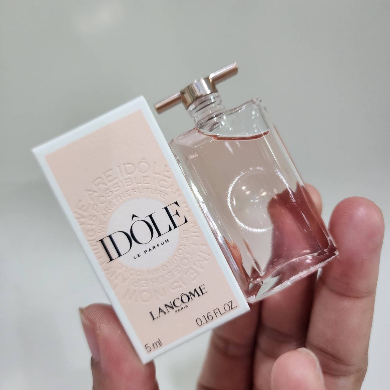 น้ำหอมจิ๋วมินิ Lancome Idole Le Parfum 5ml แบบแต้มมีกล่อง ( Mini Perfume น้ำหอมขนาดพกพา) น้ำหอมจิ๋วมินิ ขวดน่ารัก ตั้งโชว์ก็สวย พกพาก็สะดวก หัวแต้มตามจุดชีพจร