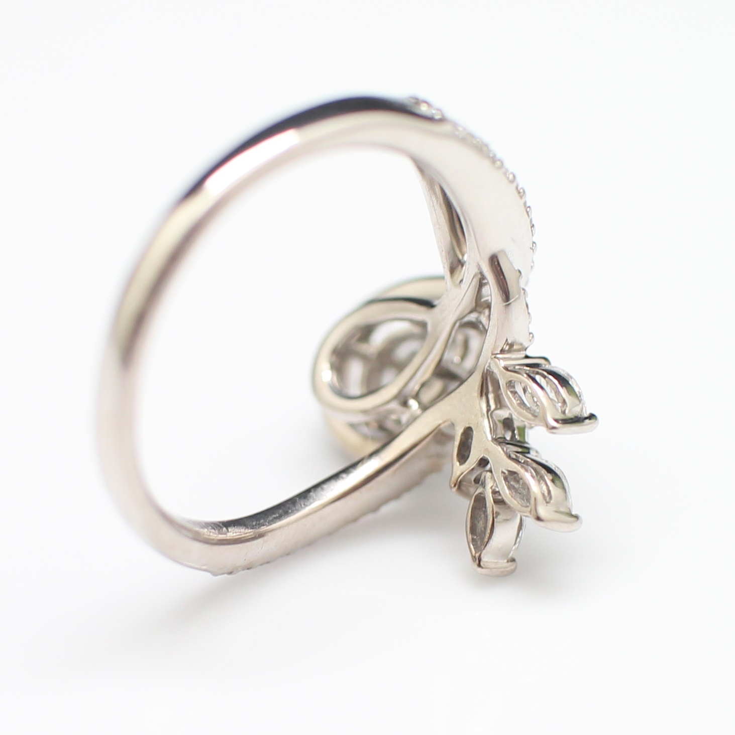 RG250269 แหวนเพชรกระจุกไขว้ Jubilee เพชรแท้ 0.71 กะรัต ทองแท้ 18k นน.รวม 4.6 กรัม ขนาดแหวน 52