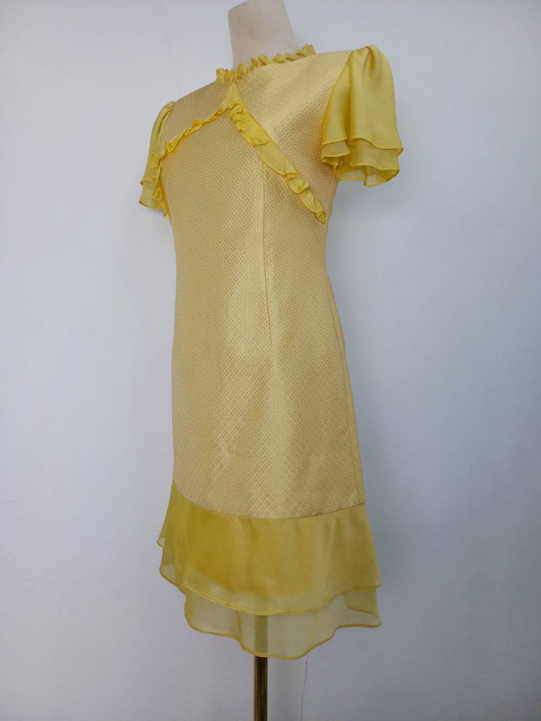 ชุดผ้าไหมตัดสำเร็จ ชุดแซก ชุดเดรสผ้าไหมสีพื้น เฉดสีเหลืองนวล รหัส WR-38-0320681