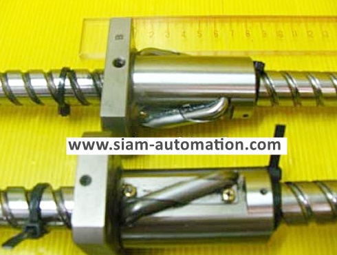 บอลสกรู ยาว130cm เส้นผ่านศูนย์กลางของแกน20mm ระยะหว่างเกลียว8mm (มือสอง)