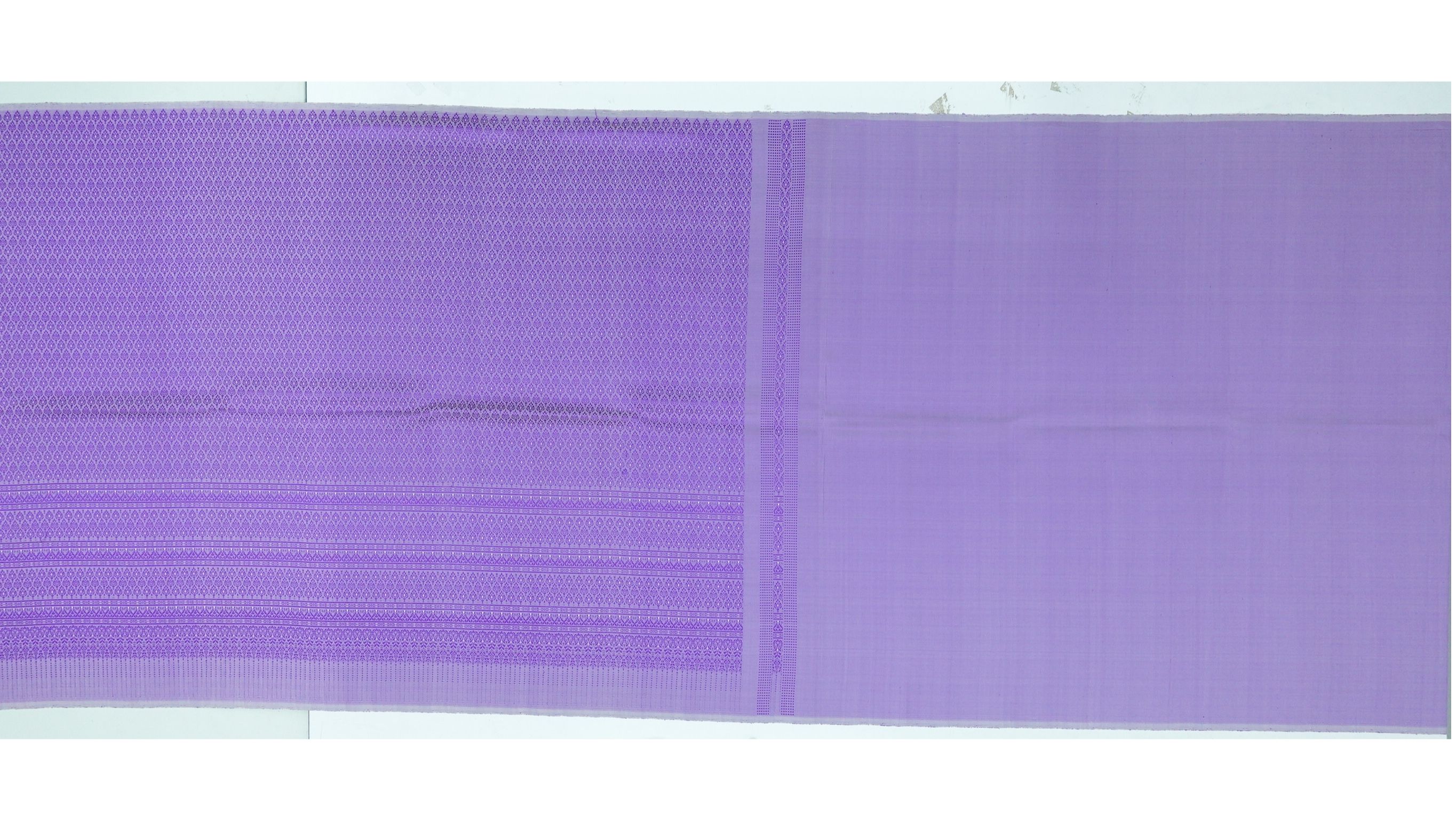 (ผ้าชุด)ไหมยกดอกสุรินทร์ ขนาด 1x4เมตร (ลาย 2เมตร+สีพื้น 2เมตร) สีม่วง รหัส N10-ME-66-0822674