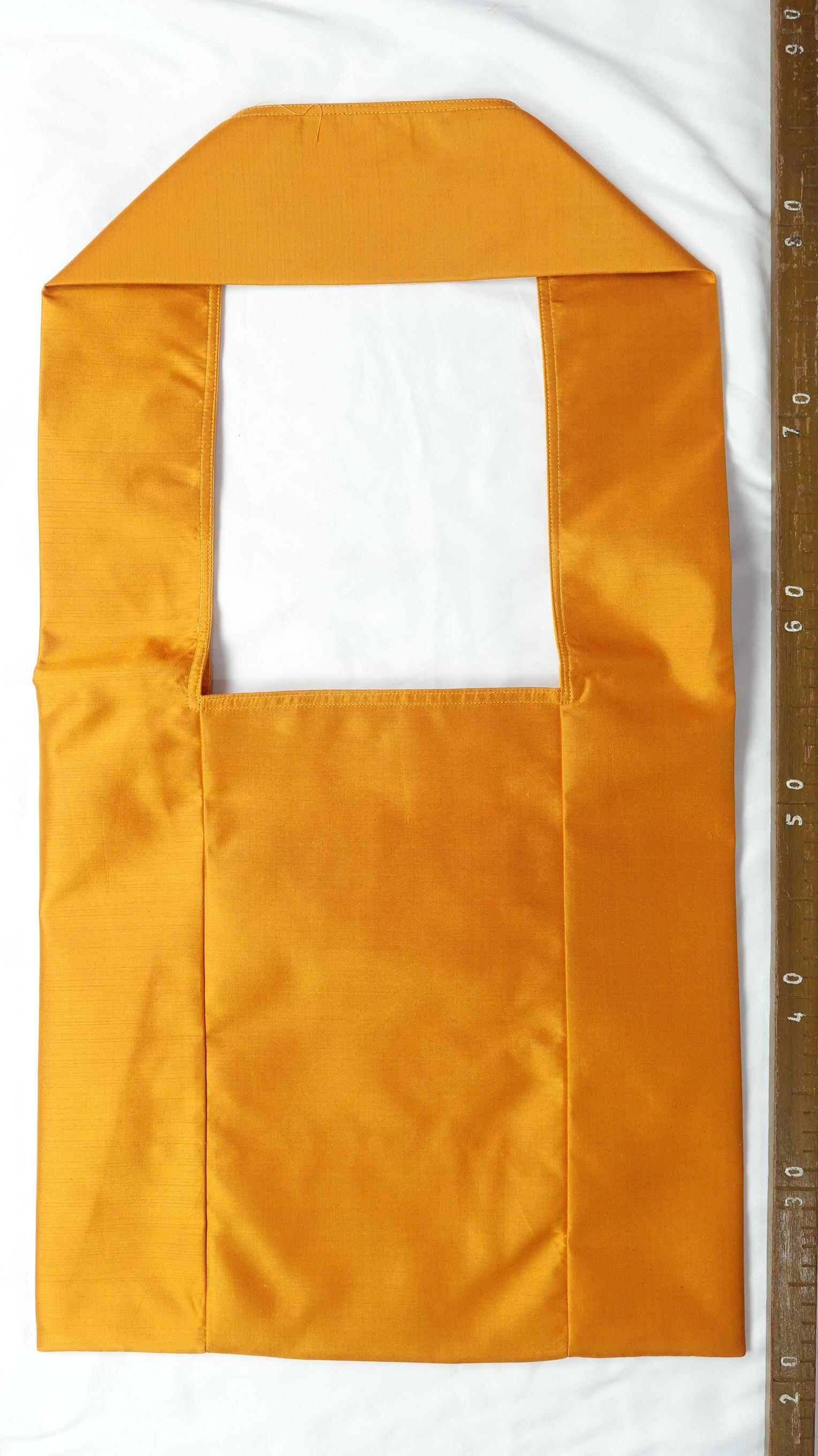 ย่ามผ้าไหม สำหรับพระสงฆ์ ไหมแท้ เนื้อเรียบ ขนาด 14x15นิ้ว สีราช รหัส NY-01246844