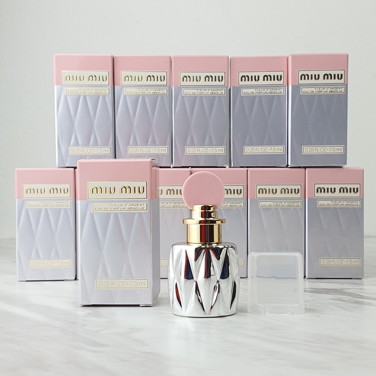 น้ำหอมจิ๋วมินิ Miu Miu Fleur D'Argent EDP Absolue 7.5ml หัแบบแต้มมีกล่อง ( Mini Perfume น้ำหอมขนาดพกพา) น้ำหอมจิ๋วมินิ ขวดน่ารัก ตั้งโชว์ก็สวย พกพาก็สะดวก หัวแต้มตามจุดชีพจร