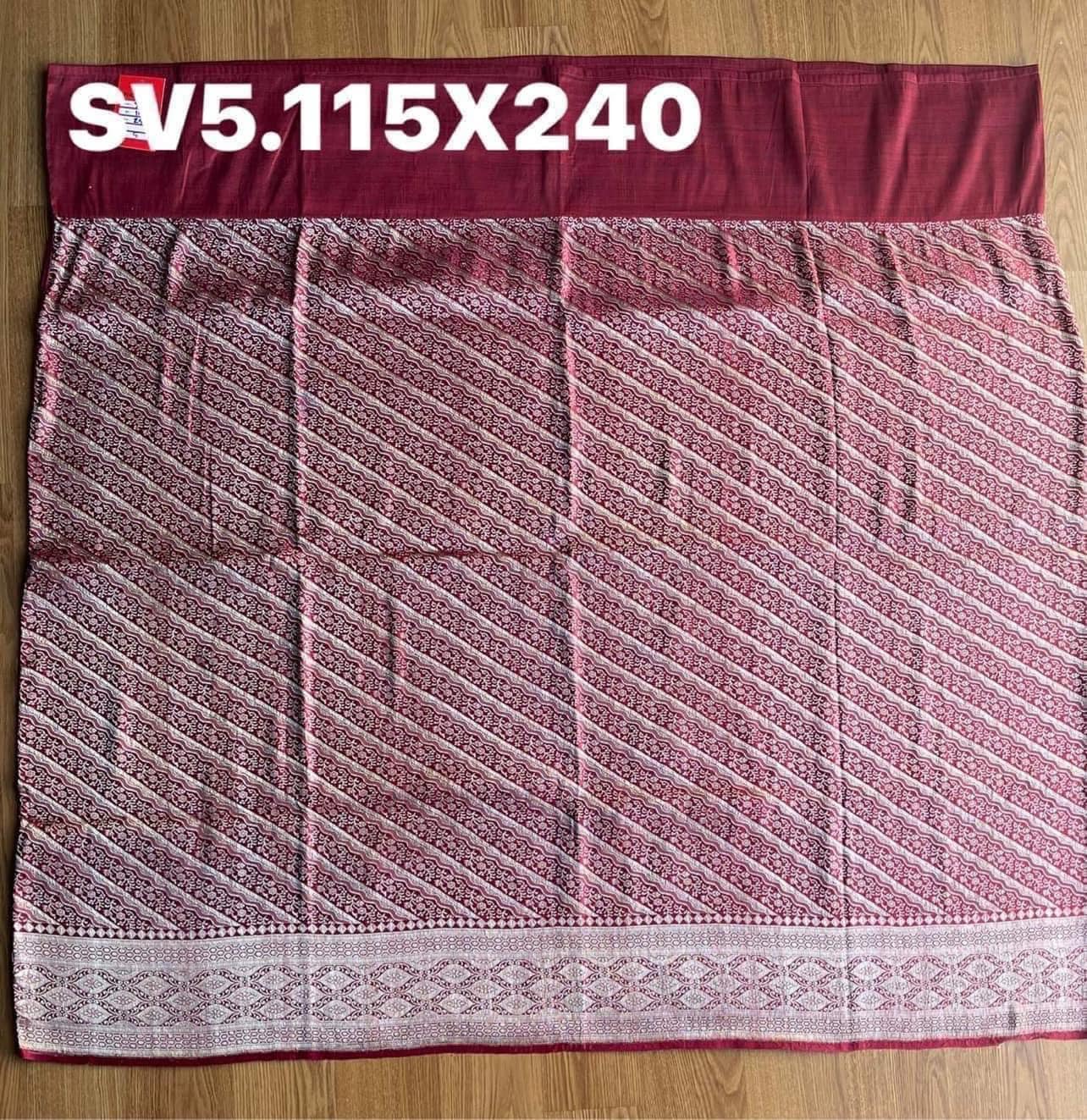 ซิ่น ผ้าปาโตล่ายกเงิน เส้นยืนไหมแท้ ขนาด 115x240ซม พื้นสีแดง รหัส N9-SIL05226617