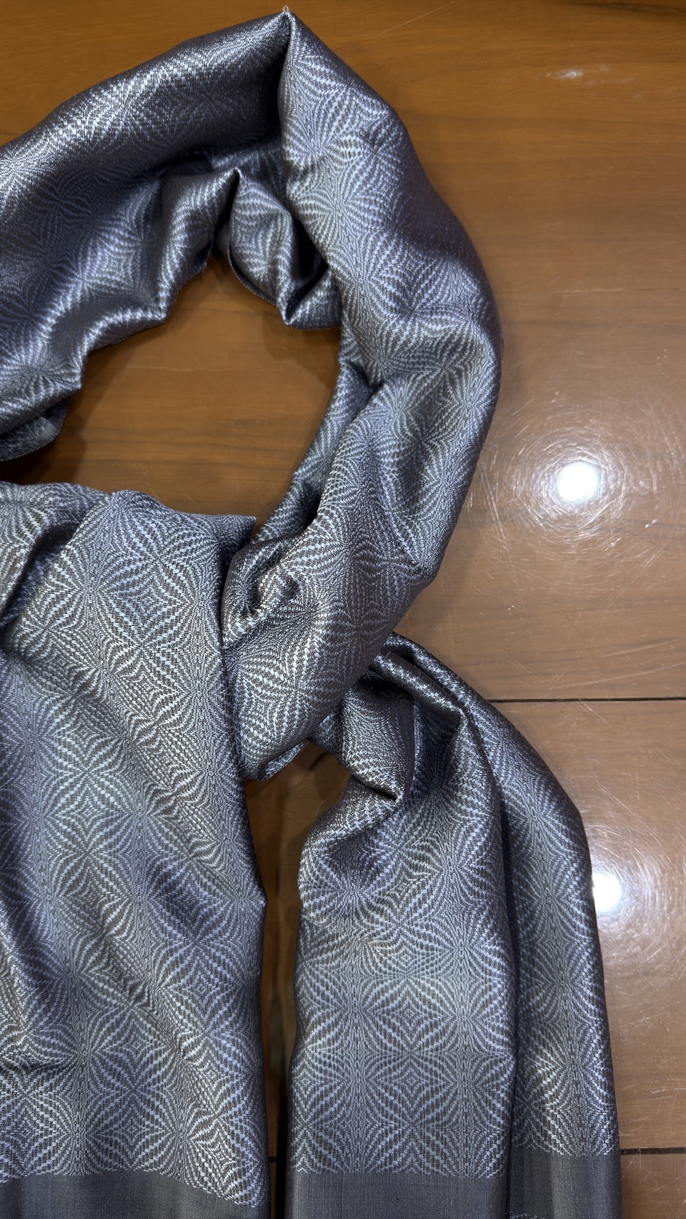 ผ้าคลุมไหล่ผ้าไหม ไหมแท้ ยกดอกลีลาวดี เนื้อละเอียด ขนาด 63x200ซม. สีเทาเข้ม รหัส ZYG-AA-111868174