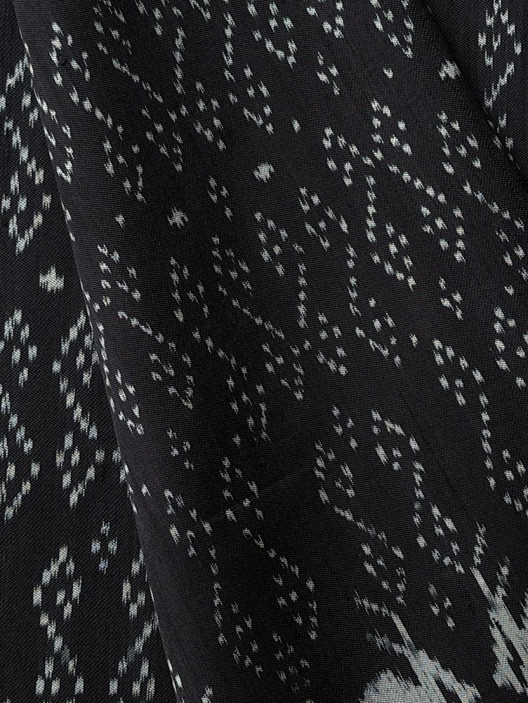 ซิ่น ผ้าไหมมัดหมี่ 3ตะกอ ขนาด 1x2 เมตร ลายขอพระราชทาน สีดำ รหัส PCS-NY-11226821