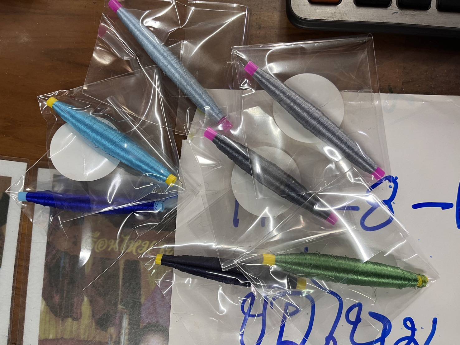 ด้ายไหมแท้ สำหรับงานปัก เลือกตามเฉดสี รหัส RNB-0821671