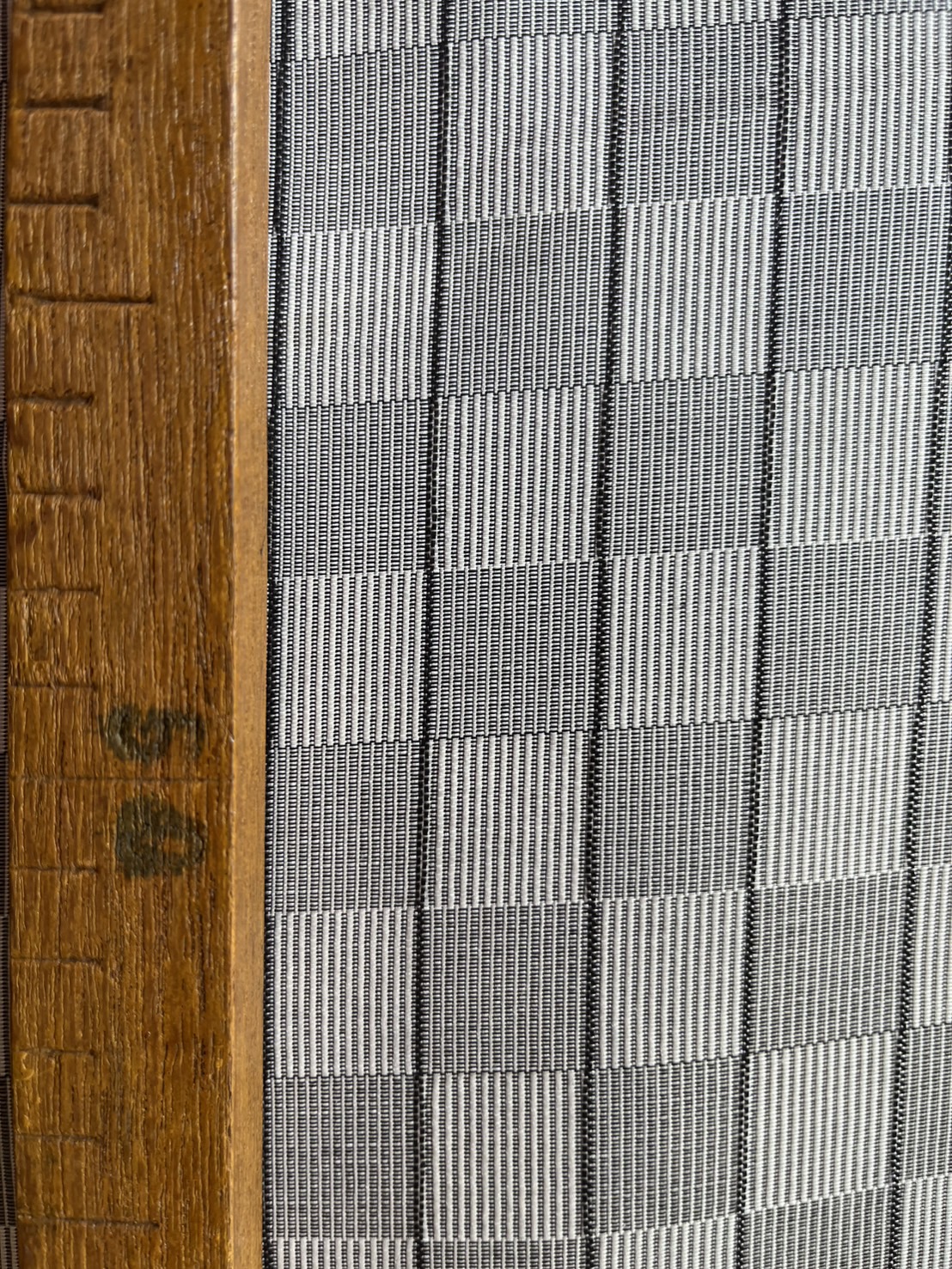 ผ้าไหมลายเกล็ดเต่า ไหมแท้ สีเทาริมขอบดำ ขายตามความยาวหลา รหัส R1D-76-01296811