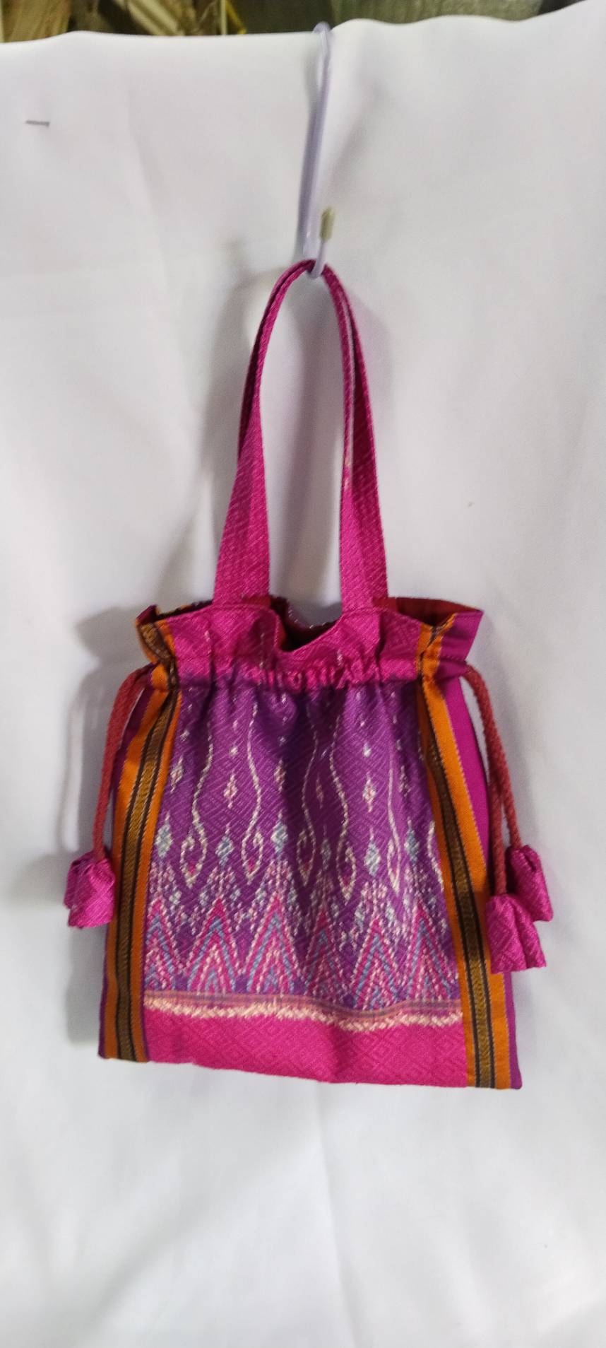 กระเป๋าผ้าไหม ทรงกลมหูรูด พรีออเดอร์ 7วัน ขนาด 10x11นิ้ว คละสี คละลาย รหัส GLA-23-1103670