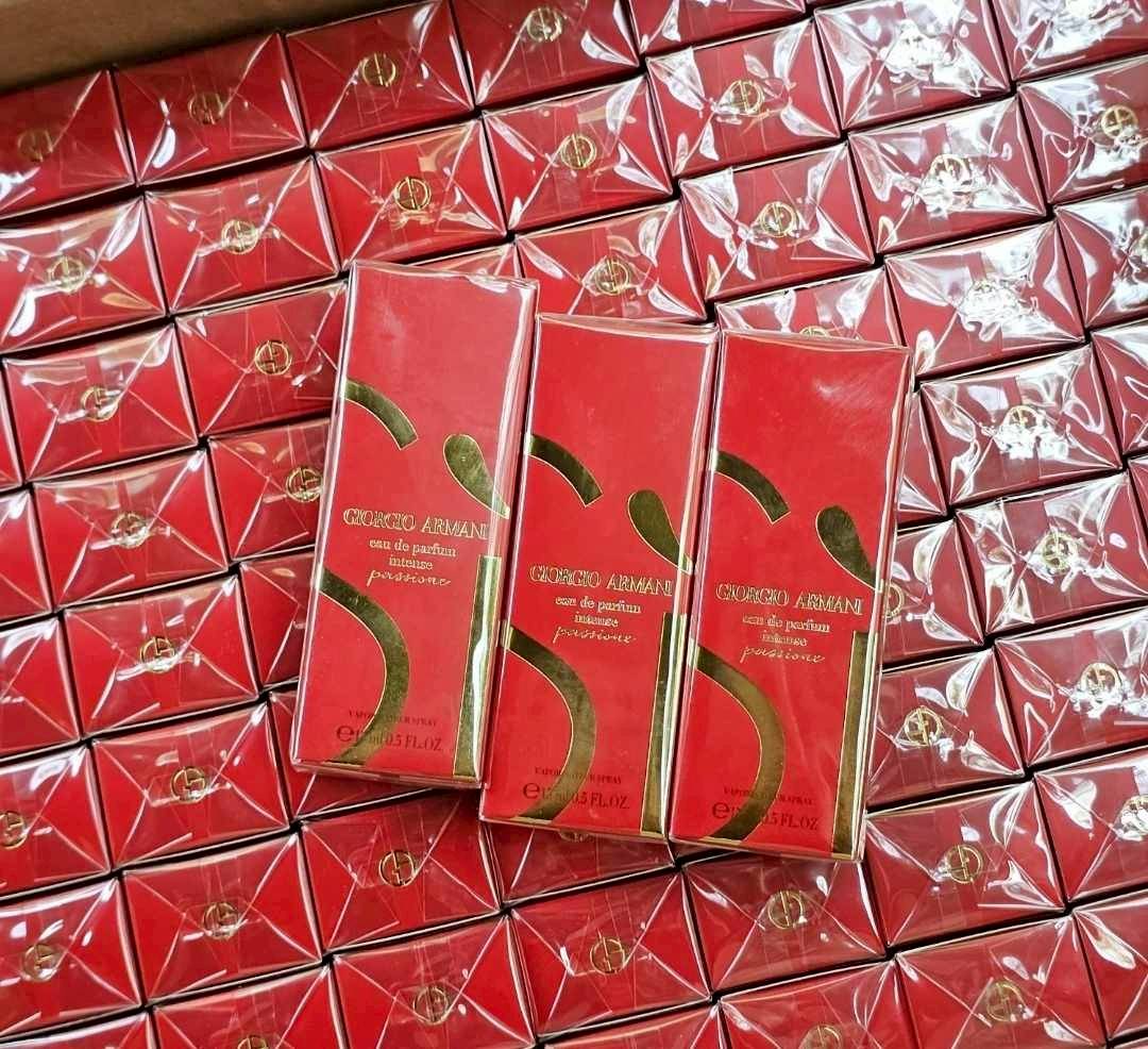 น้ำหอมจิ๋วมินิ Giorgio Armani Si Passione Intense 2024 -15ml แบบสเปรย์ ( Mini Perfume น้ำหอมขนาดพกพา) น้ำหอมจิ๋วมินิแบบทดลองแบบสเปรย์ พกพาก็สะดวกใช้ฉีดตามจุดชีพจร