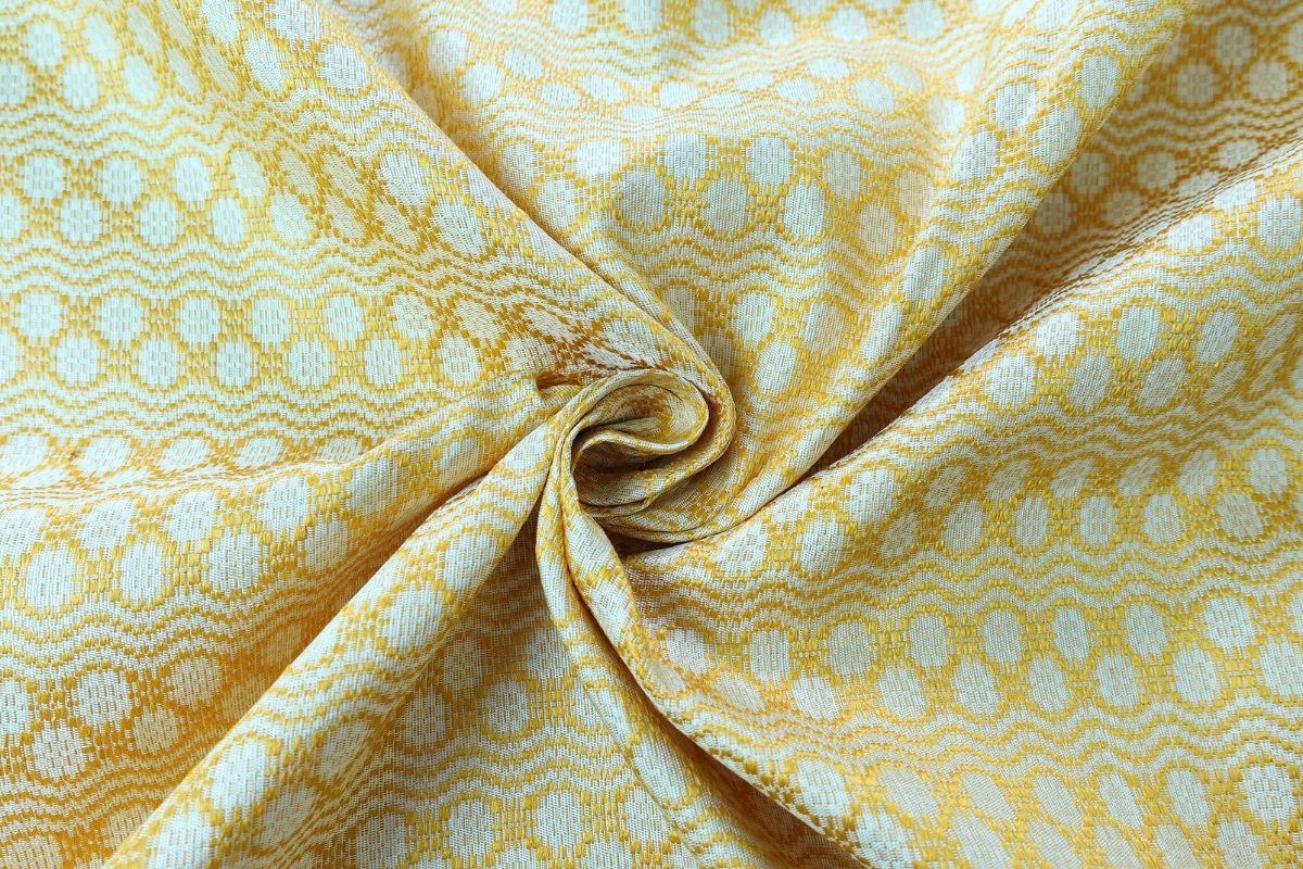 ผ้าไหมยกขิด ลายดอกมะลิ สีพื้น ไหมแท้ สีเหลืองครีม ตัดขายเป็นเมตร รหัส B-คุณพ่อชาดร ต.แกใหญ่