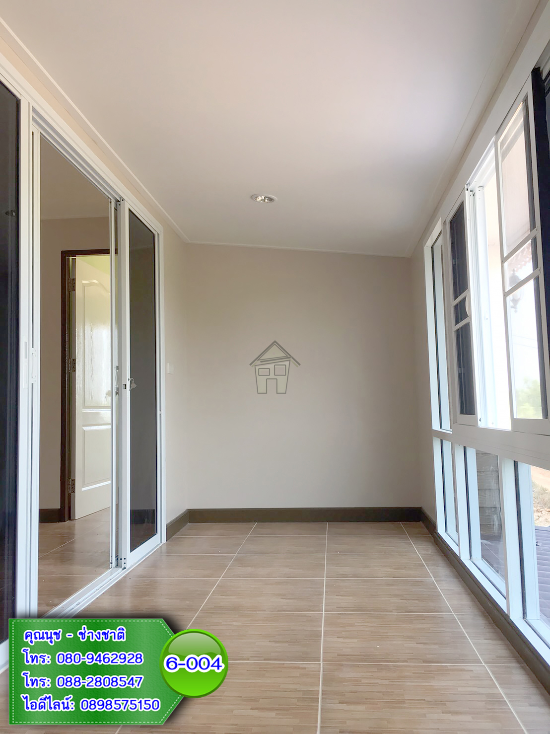 6-004 บ้านน็อคดาวน์ยกสูง 2 ชั้น ทรงปั้นหยาผสมมะนิลา สีน้ำตาล