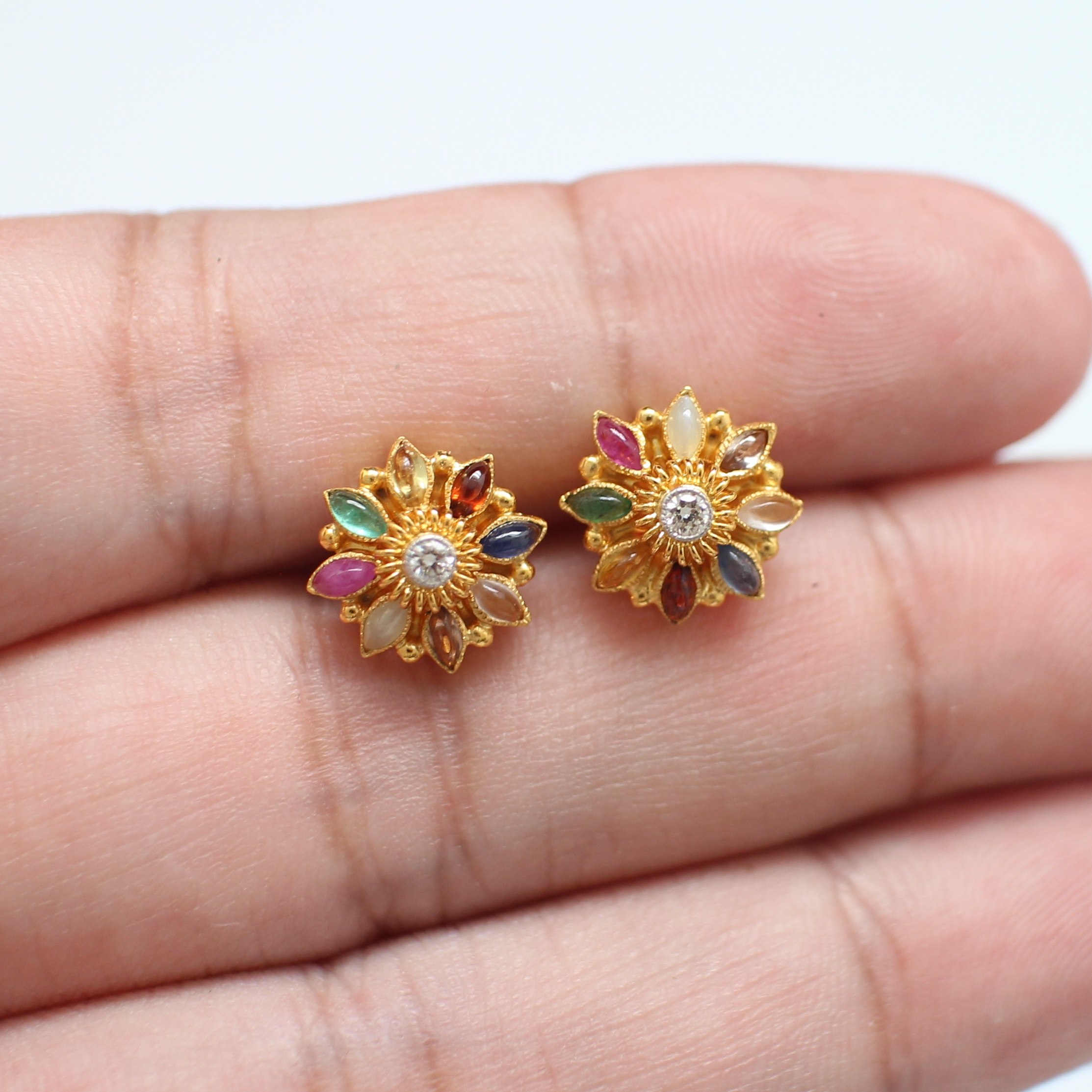 ER25102 ต่างหูนพเก้าพลอยส่งมาคีย์ เพชรแท้ 2 เม็ด 0.10 กะรัต นน.รวม 3.2 กรัม