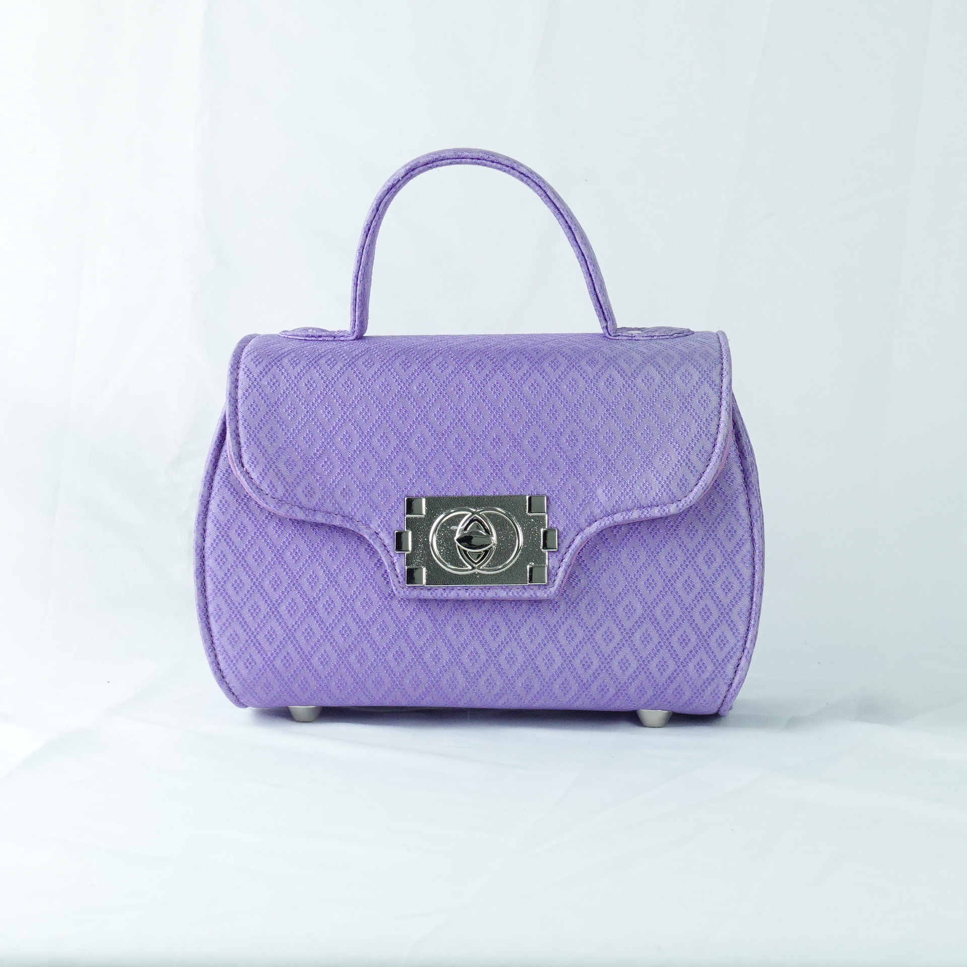 กระเป๋าถือผ้าไหมทรงกล่องฝาพับ ขนาด 21x13x10ซม.ความสูงหูจับ 7ซม. สีม่วงอ่อน รหัส GLA-TT-060468145