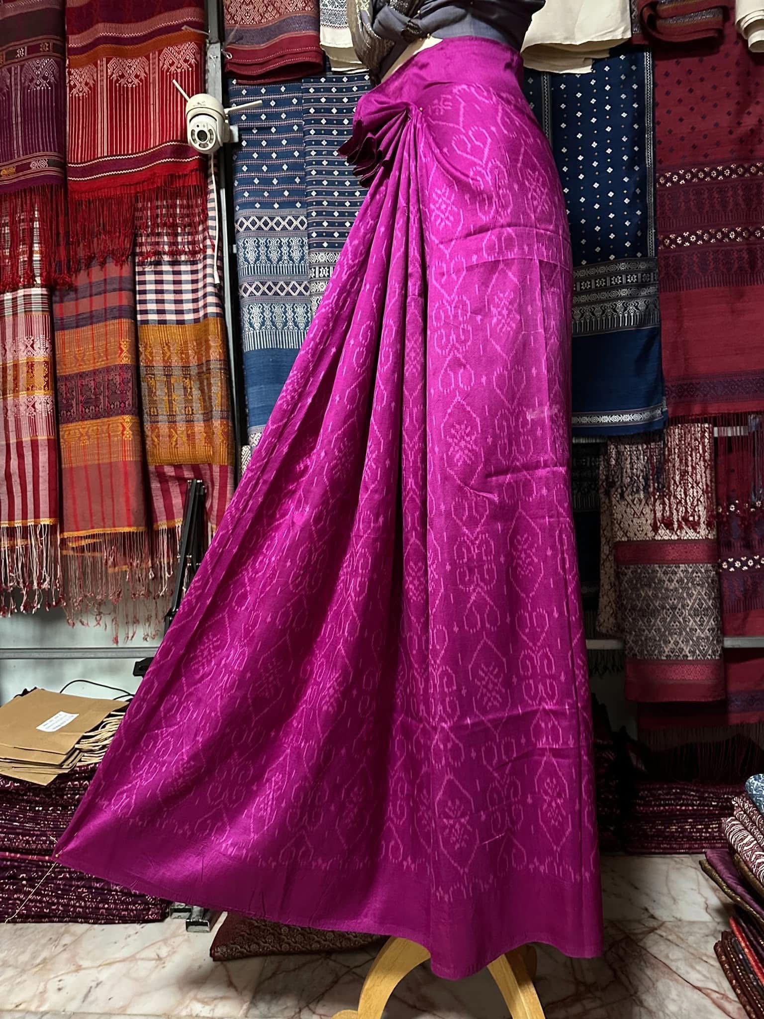 ซิ่น ไหมมัดหมี่ ผ้าปาโตล่า ขนาด 118x225ซม. พื้นสีชมพูม่วง รหัส N9-SIL-051768A17