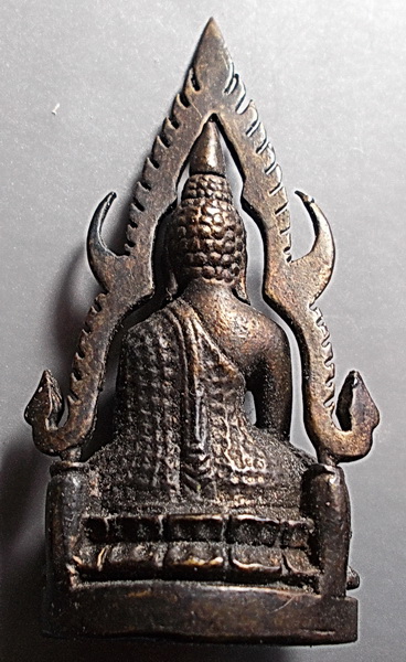 รูปหล่อพระพุทธชินราช เนื้อนวโลหะ ใต้ฐานโค๊ตอกเลา ซุ้มถอดได้ ขนาดห้อยบูชา