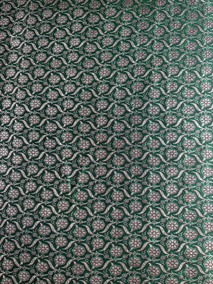 ซิ่น ผ้าปาโตล่ายกเงิน เส้นยืนไหมแท้ ขนาด 112x220ซม มีหน้านาง สีเขียว รหัส N9-SIL0523664