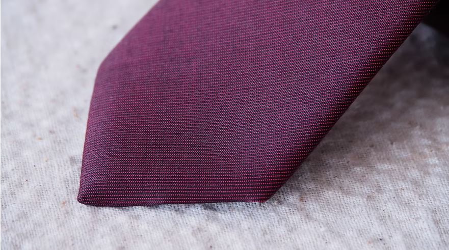 เนคไทผ้าไหม ลายริ้ว ขนาดกว้าง 2.5นิ้ว สีแดงดำ รหัส NA-CT-102863