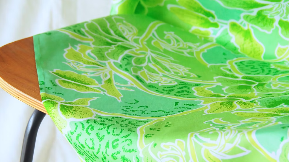 ผ้าพันคอไหมพิมพ์ลาย สี่เหลี่ยมจัตุรัส ขนาด 100x90ซม.ลายดอกไม้ สีเขียว รหัส ZTG-CT-103372