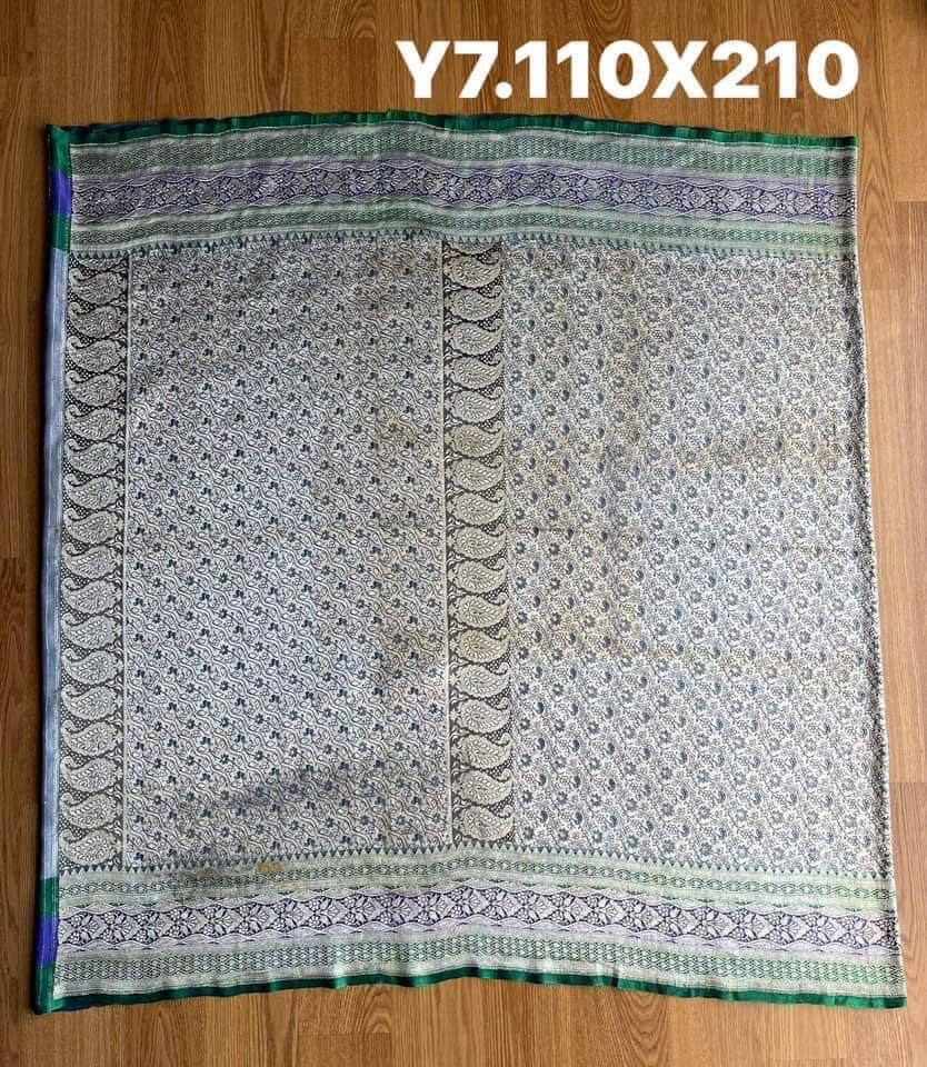 ซิ่น ผ้าปาโตล่ายกเงิน เส้นยืนไหมแท้ ขนาด 110x210ซม มีหน้านาง พื้นสีเขียว รหัส N9-SIL0522667