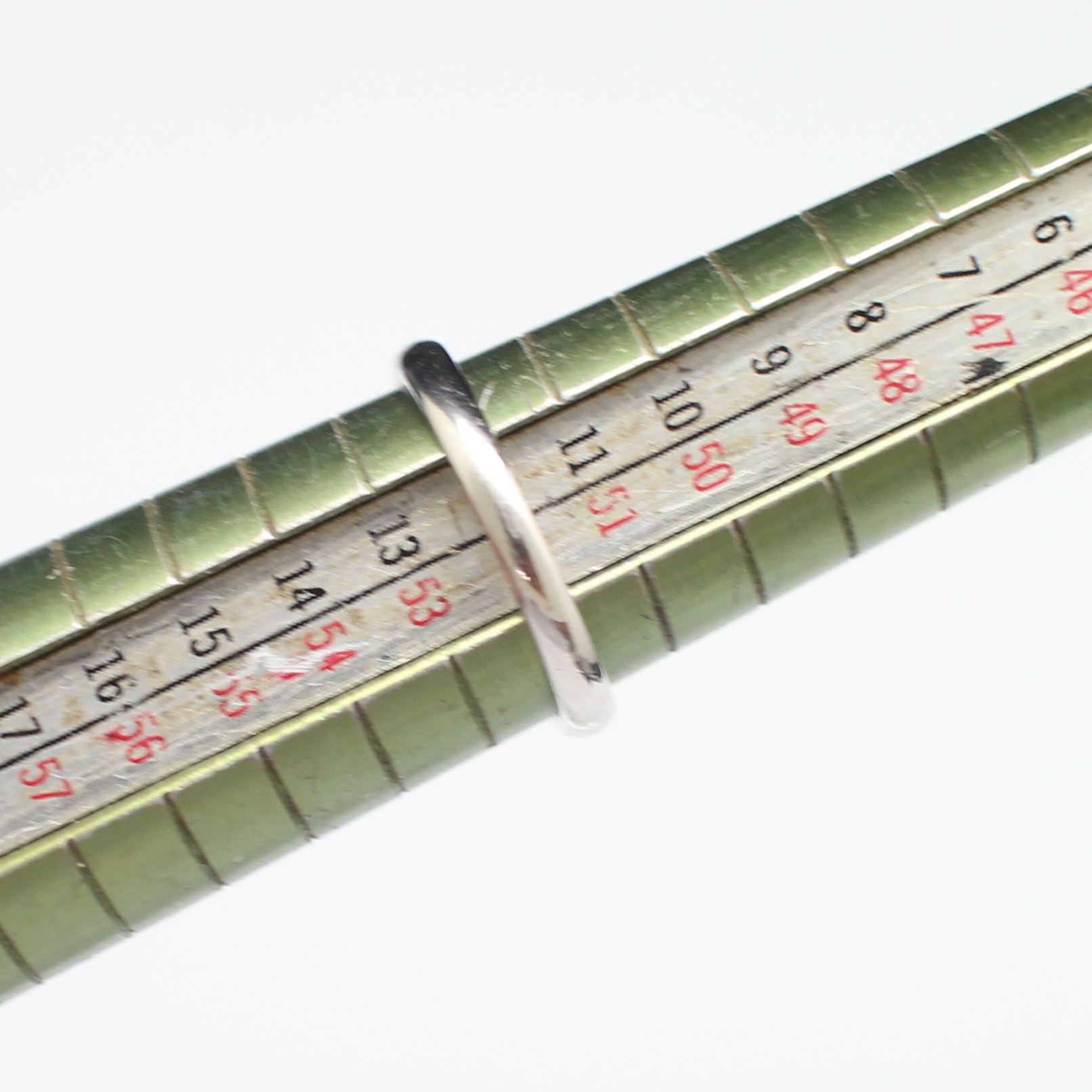 RG250346 แหวนมรกตบ่าข้างเพชร เพชรแท้ 2 เม็ด 0.30 กะรัต PT900 นน.รวม 4.6 กรัม ขนาดแหวน 52 มรกต 0.70 cts