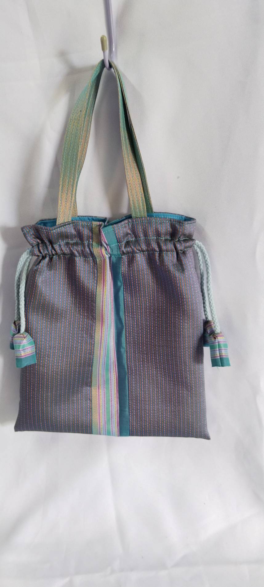 กระเป๋าผ้าไหม ทรงกลมหูรูด พรีออเดอร์ 7วัน ขนาด 10x11นิ้ว คละสี คละลาย รหัส GLA-23-1103670