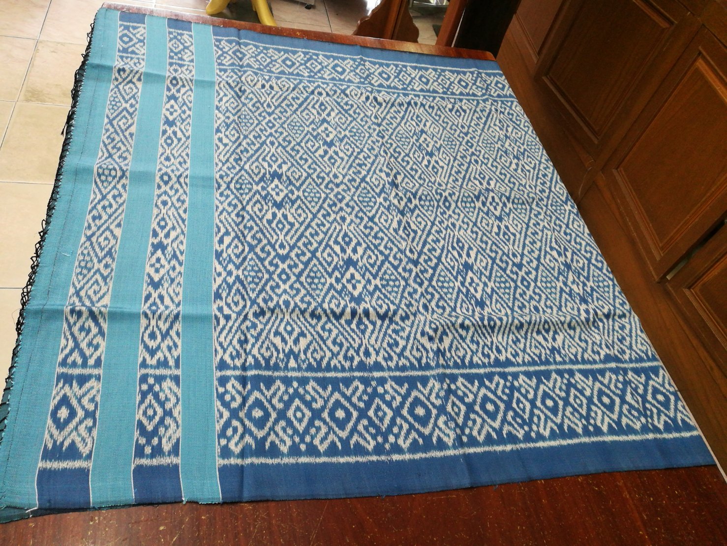 ซิ่น มัดหมี่ 3ตะกอ สีธรรมชาติ ไหมแท้ ขนาด 1x2เมตร มีปูมชายครุย ยกลายก้างปลา ย้อมคราม รหัส M3P-NY1102654