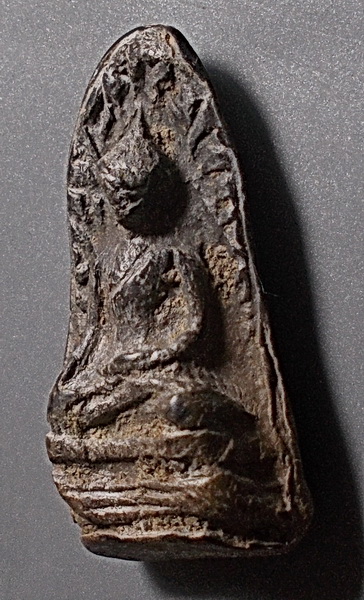 พระรอด เนื้อดิน กรุวัดอุโมงค์ ลำพูน